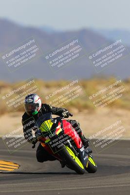 media/Oct-08-2022-SoCal Trackdays (Sat) [[1fc3beec89]]/Turn 16 (125pm)/